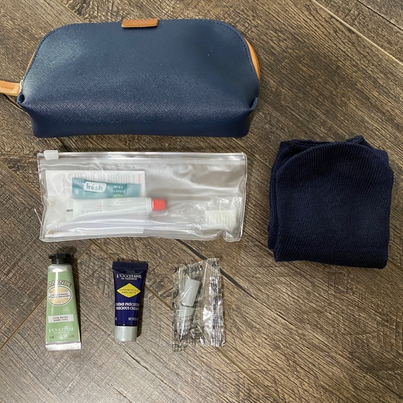 Travel Mini Zip Closure Carrying Case Hygiene Essentials Body Care Road Airline - Picture 1 of 8